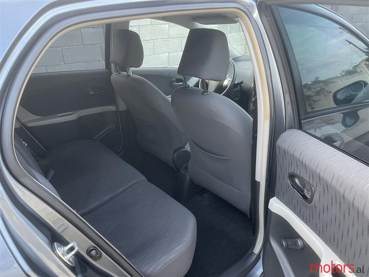 2010' Toyota Yaris photo #5