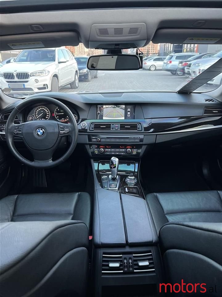 2012' BMW 520 photo #2