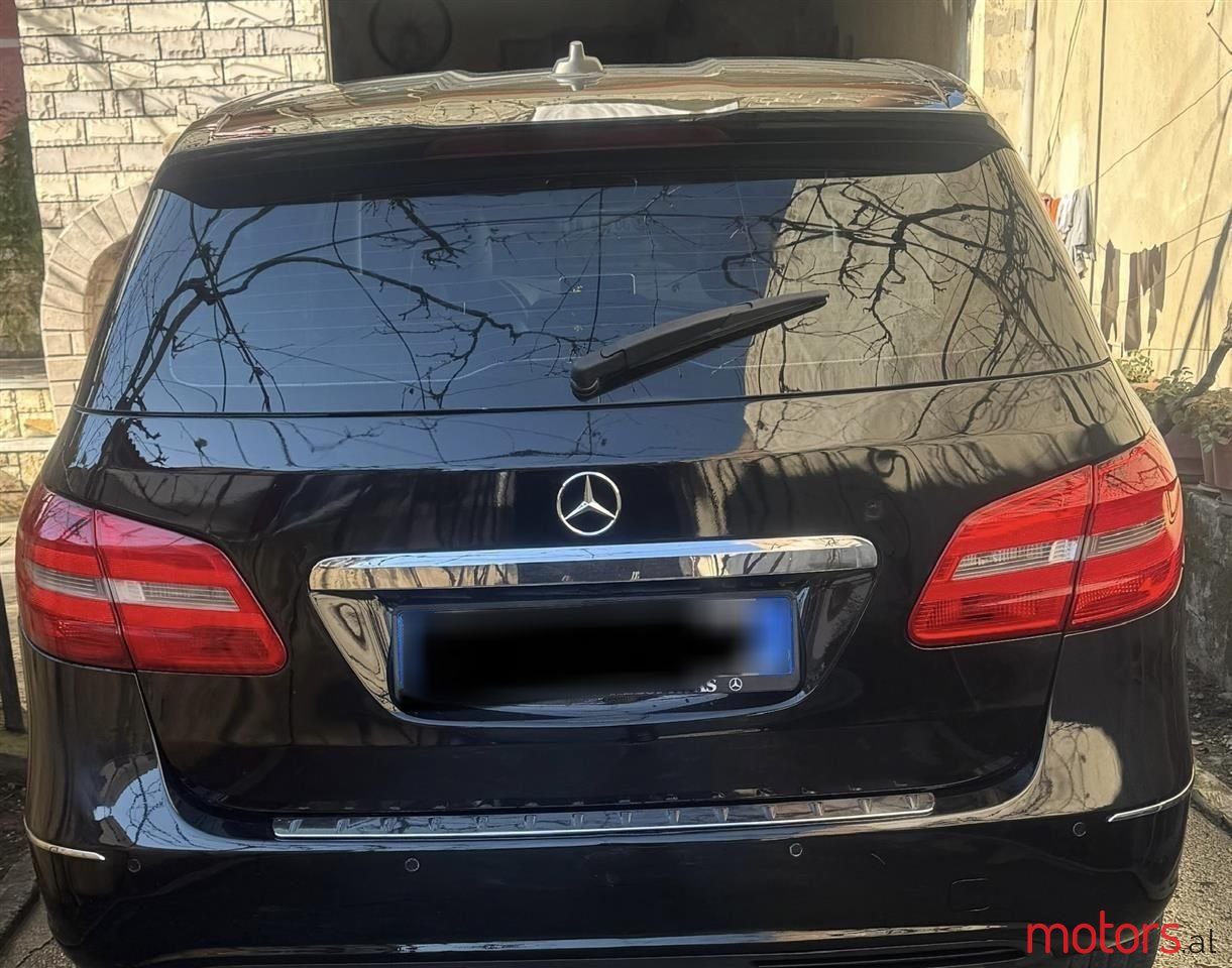 2012' Mercedes-Benz B 180 photo #5