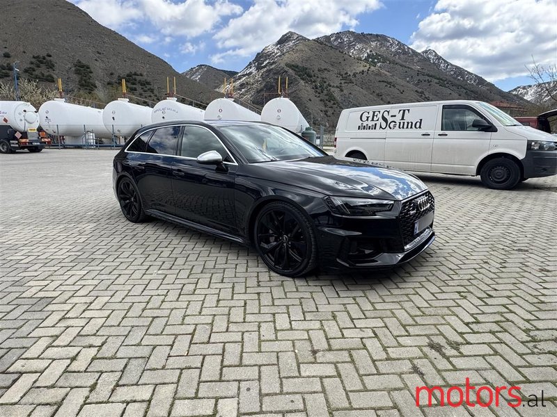 2019' Audi RS4 photo #2
