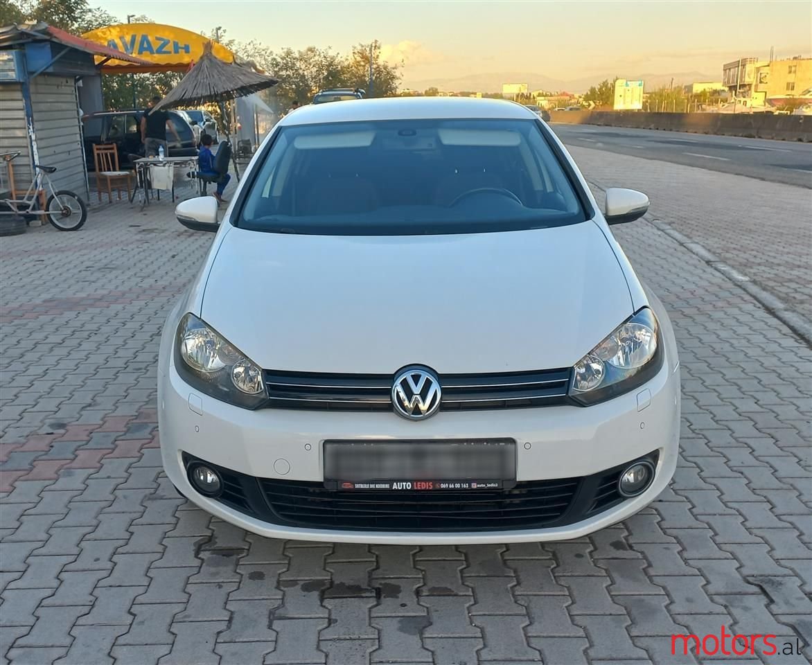 2011' Volkswagen Golf photo #1