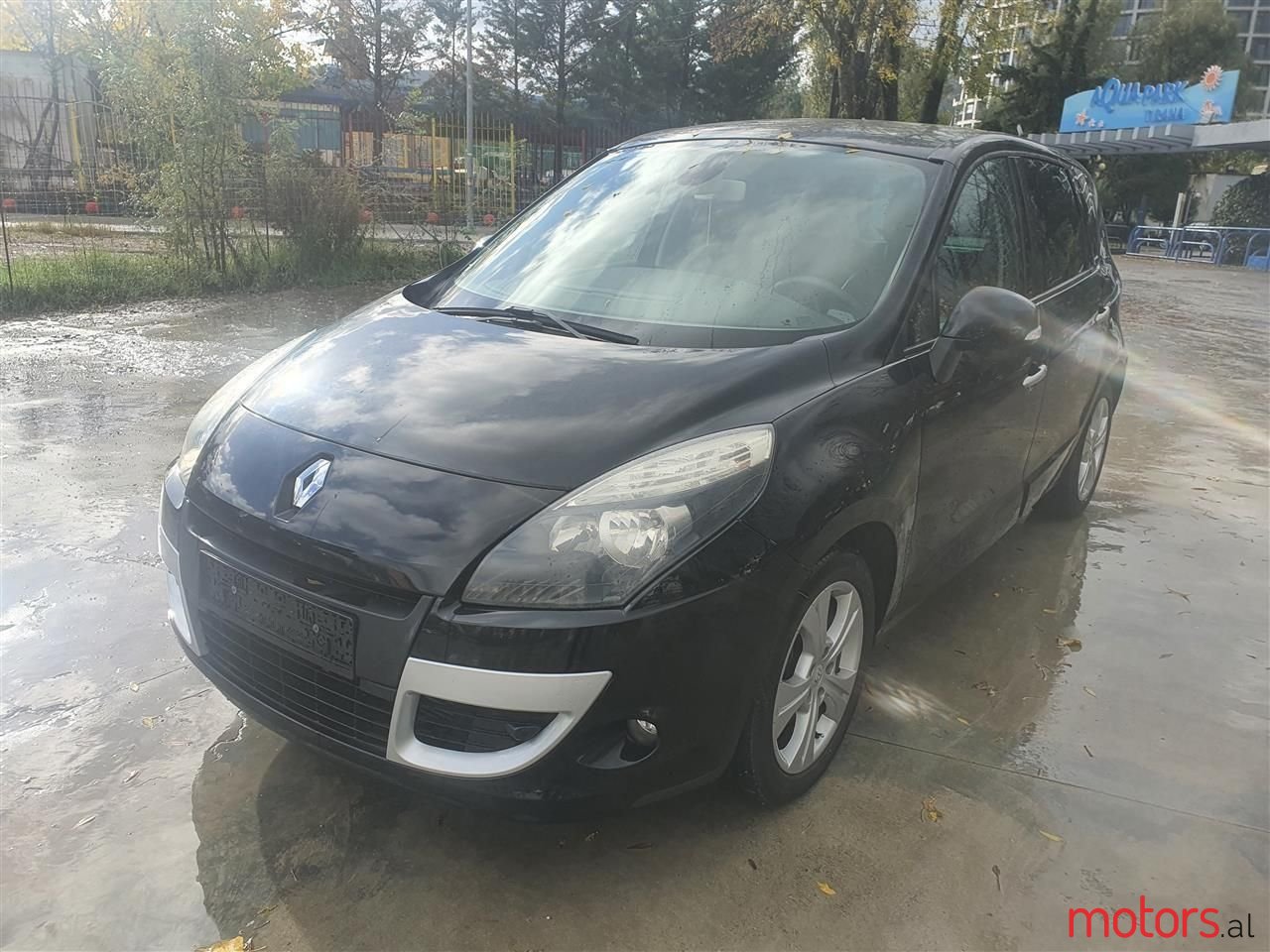 2011' Renault Megane photo #1