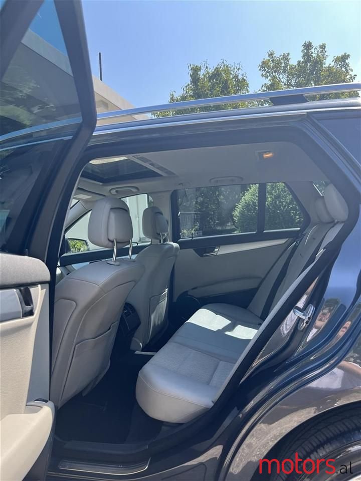 2009' Mercedes-Benz 200 photo #5