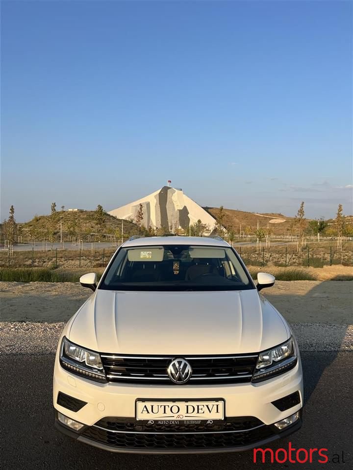 2017' Volkswagen Tiguan photo #1