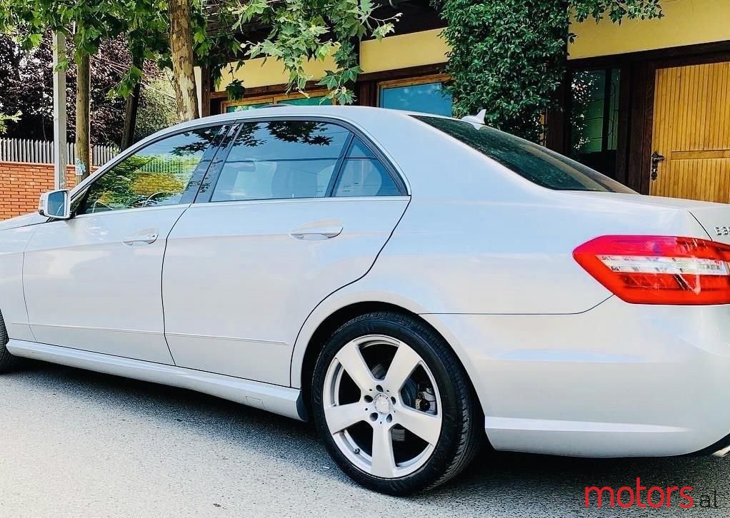 2010' Mercedes-Benz E 350 photo #5