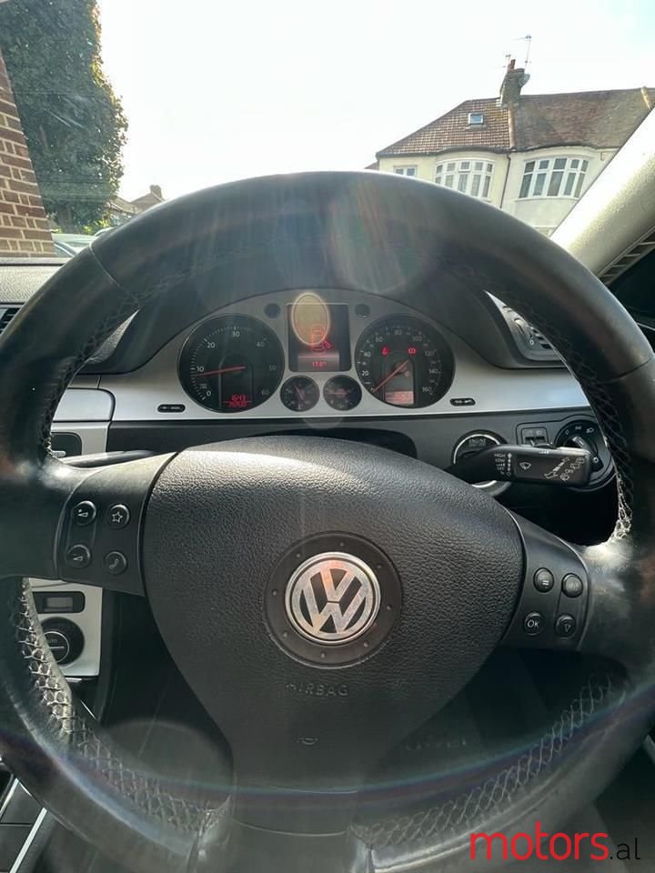 2007' Volkswagen Passat photo #6
