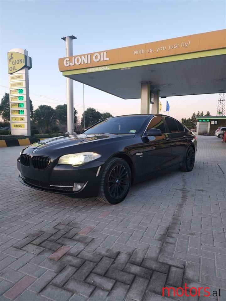 2012' BMW 530 photo #1