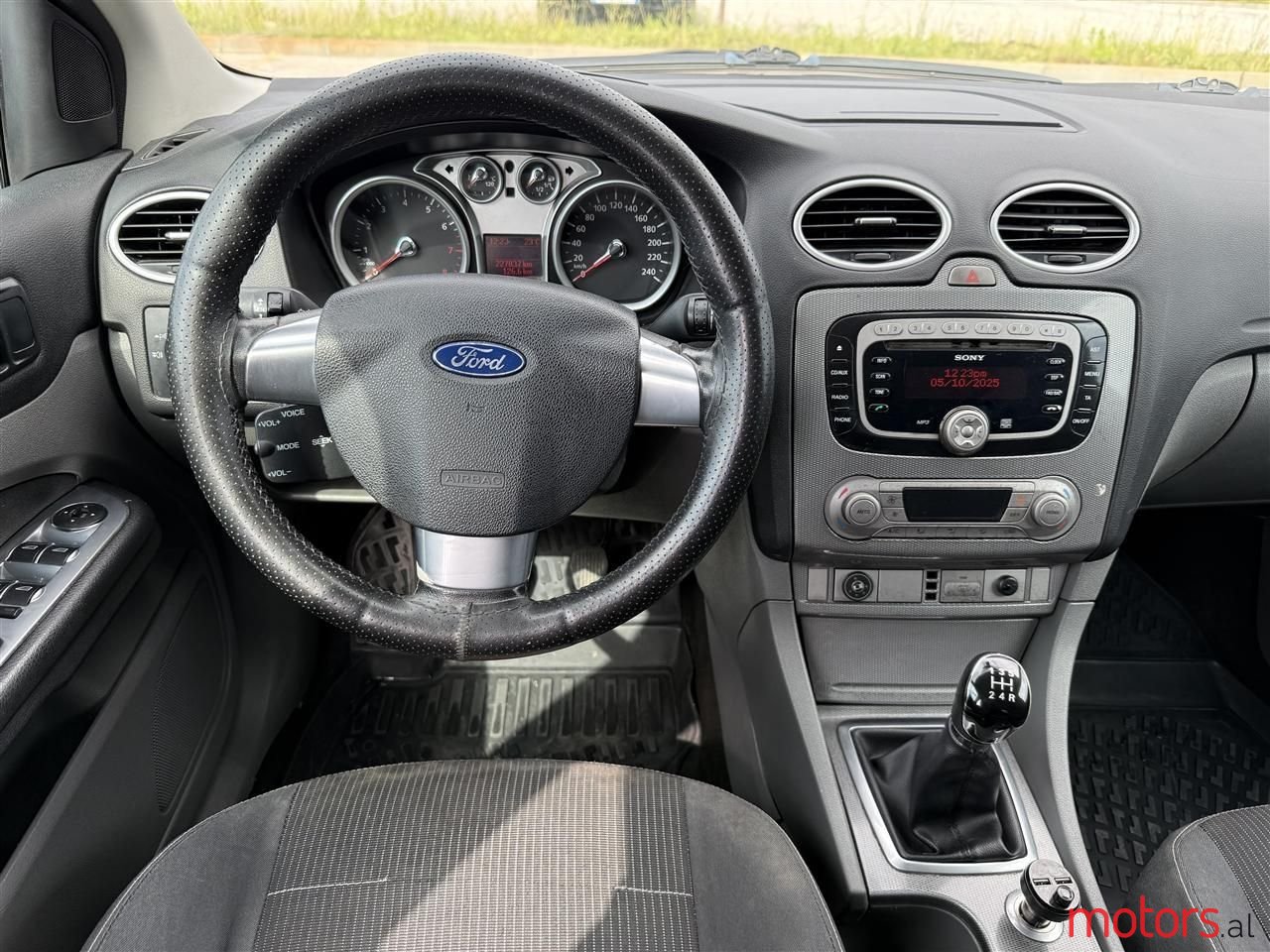 2010' Ford Focus photo #3