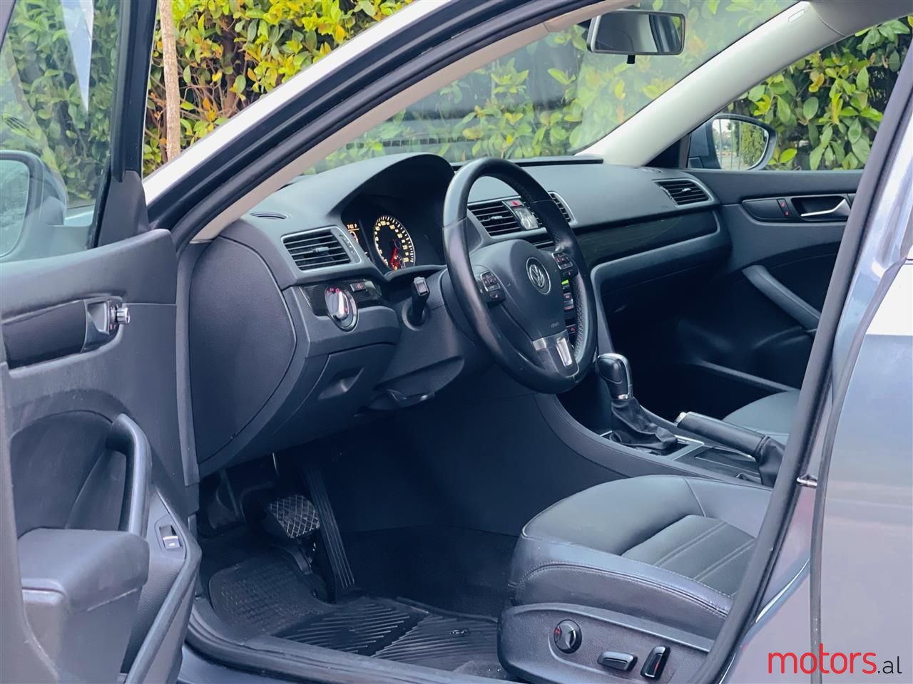 2012' Volkswagen Passat photo #4