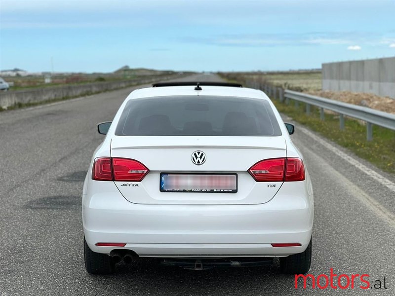 2012' Volkswagen Jetta photo #4