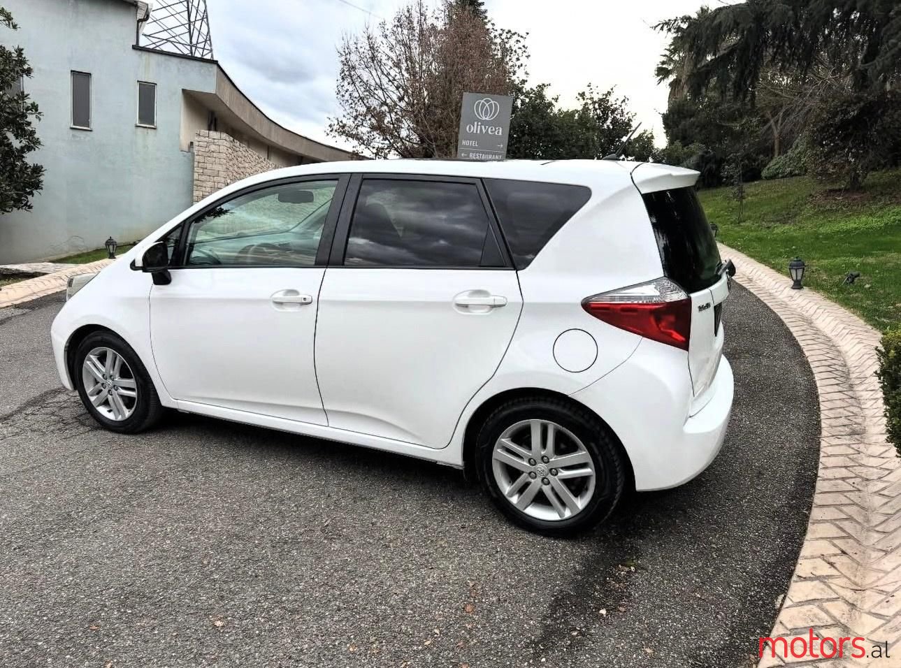 2012' Toyota Verso-S photo #3