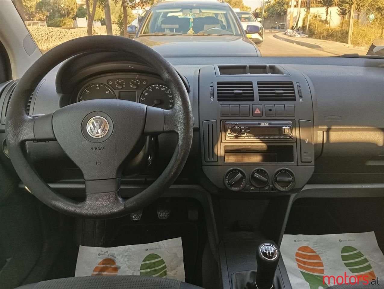 2008' Volkswagen Polo photo #5