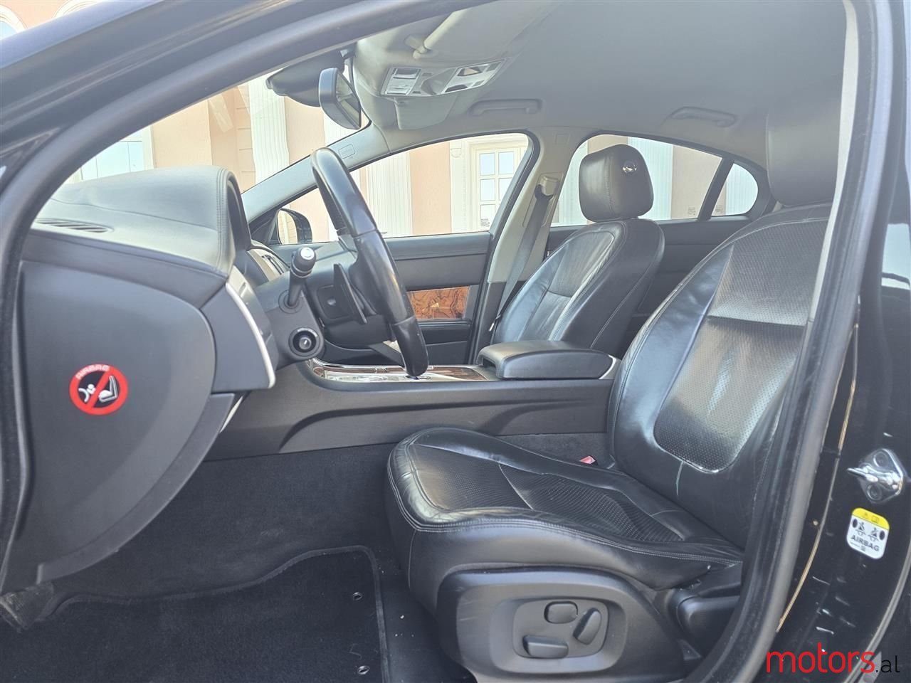 2010' Jaguar XF photo #3