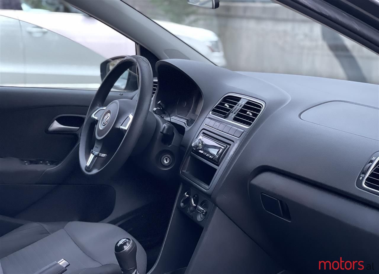 2013' Volkswagen Polo photo #6