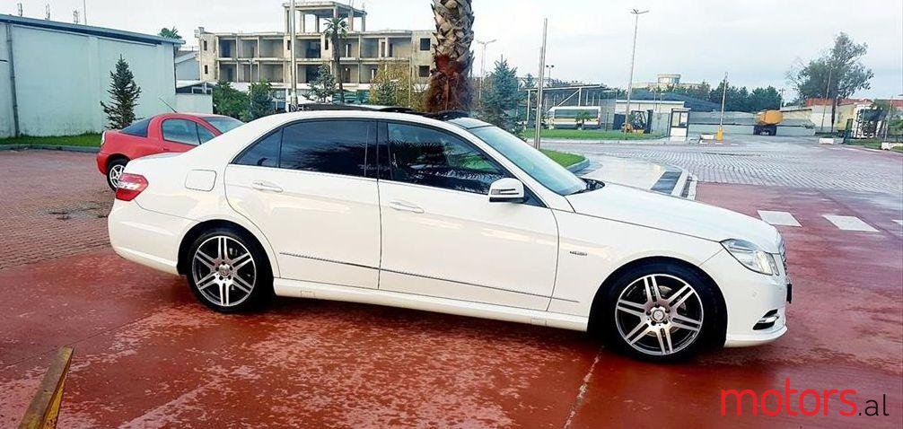 2010' Mercedes-Benz E 350 photo #1