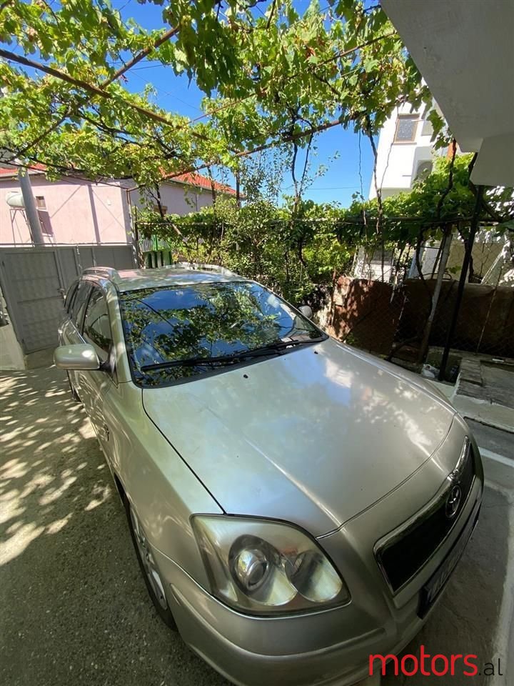 2004' Toyota Avensis photo #5