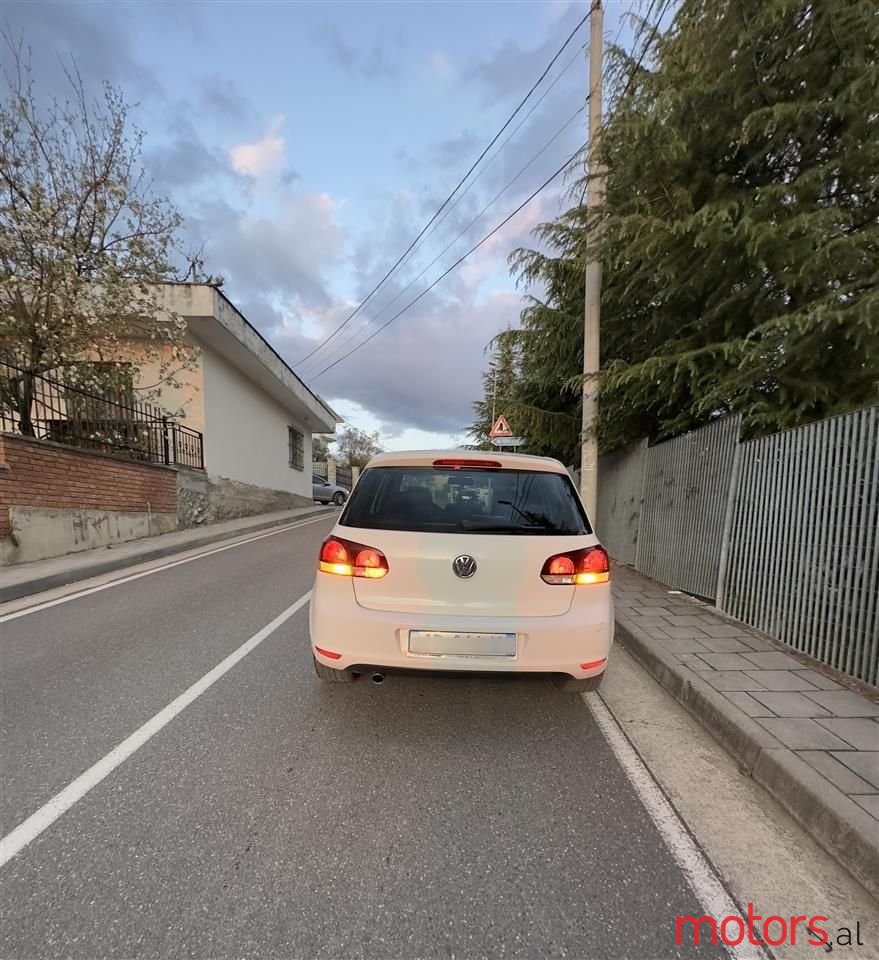 2011' Volkswagen Golf photo #6