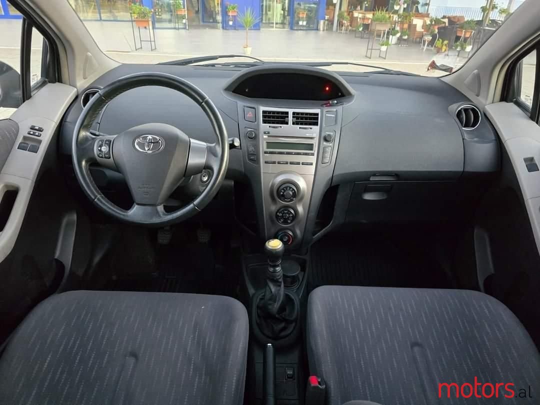 2009' Toyota Yaris photo #5