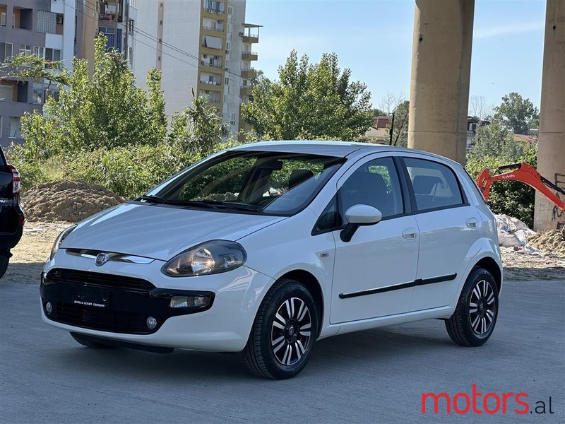 2013' Fiat Punto Evo photo #2