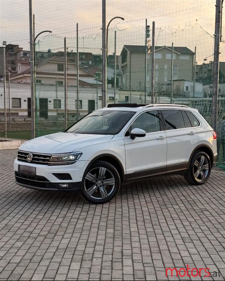 2018' Volkswagen Tiguan photo #1