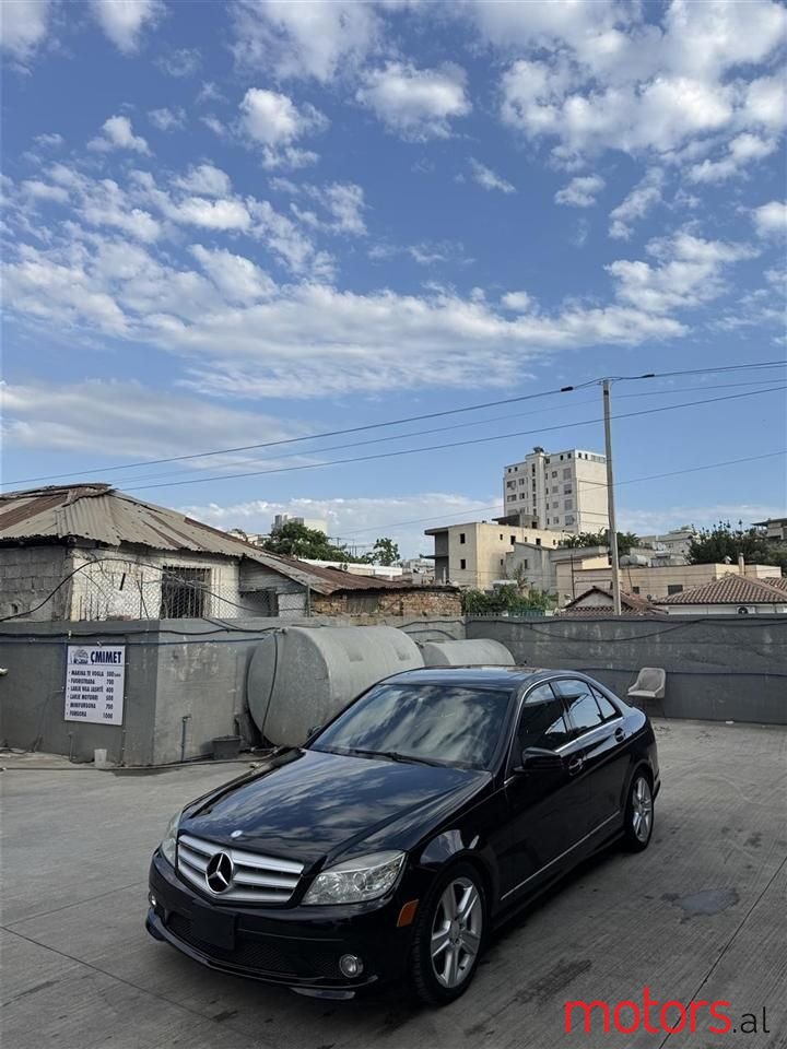 2011' Mercedes-Benz C 300 photo #2