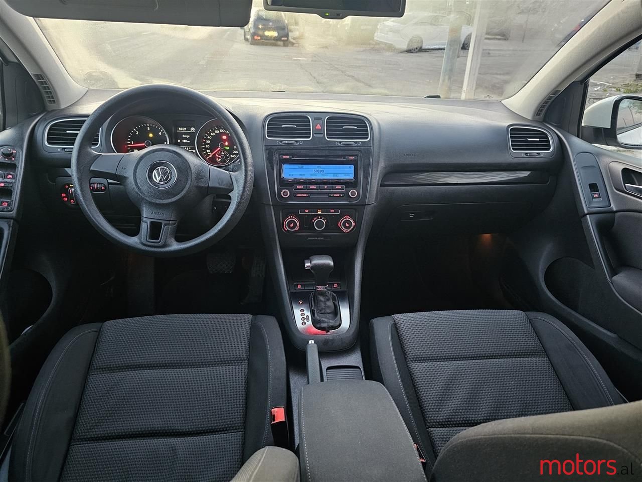 2011' Volkswagen Golf photo #6