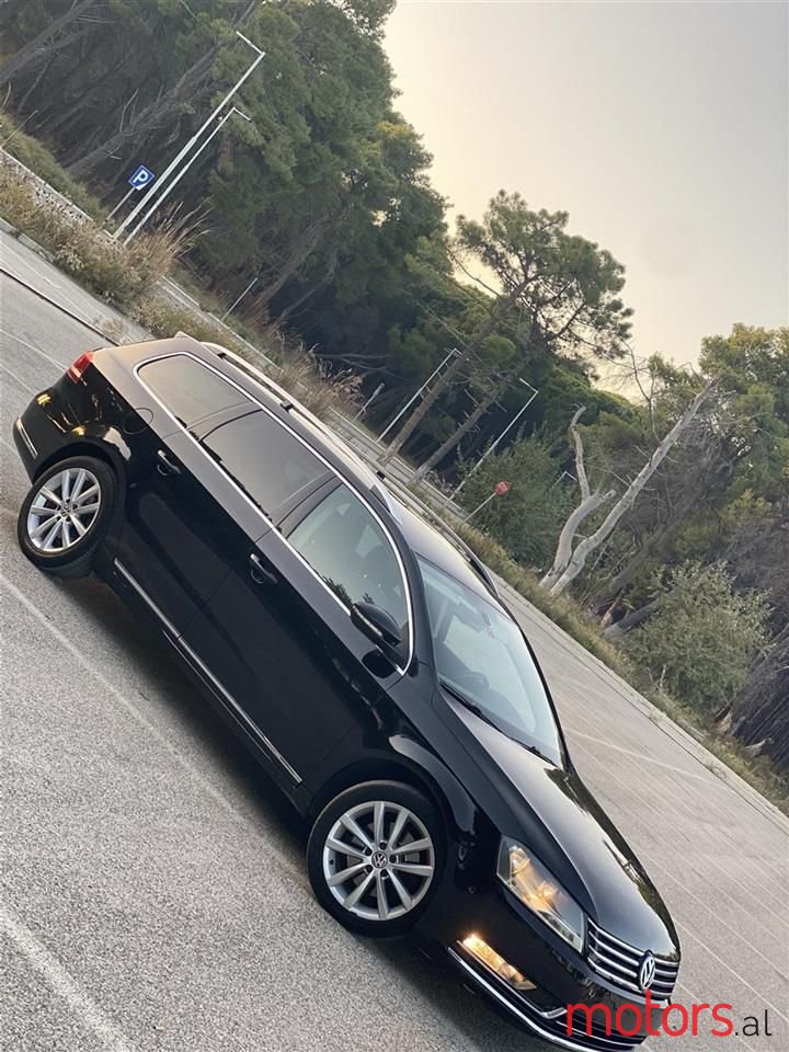 2011' Volkswagen Passat photo #3