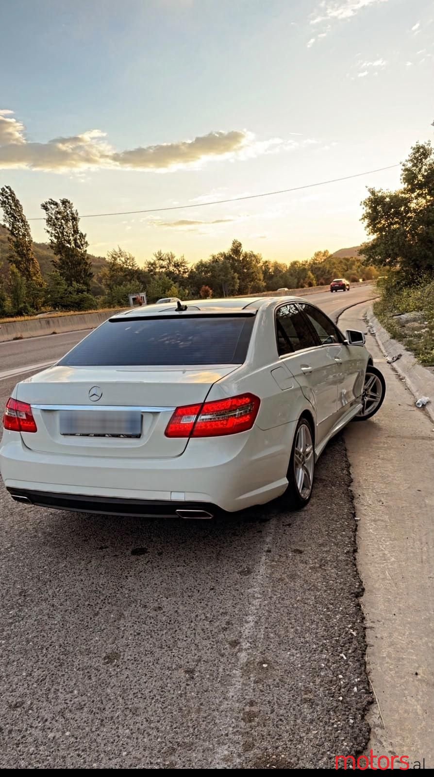 2011' Mercedes-Benz E 350 photo #2