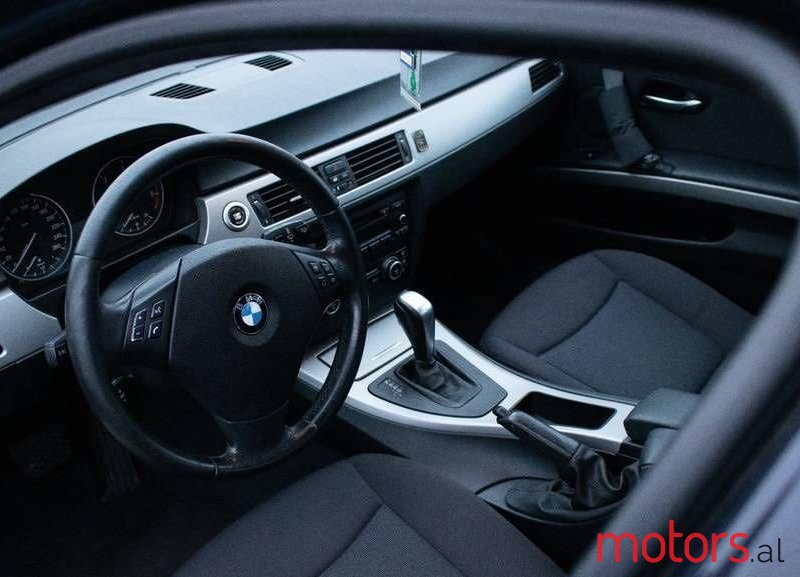2010' BMW 320 photo #2