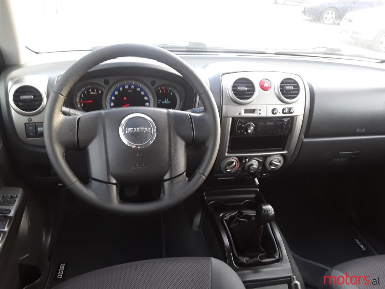 2010' Isuzu D-Max photo #2