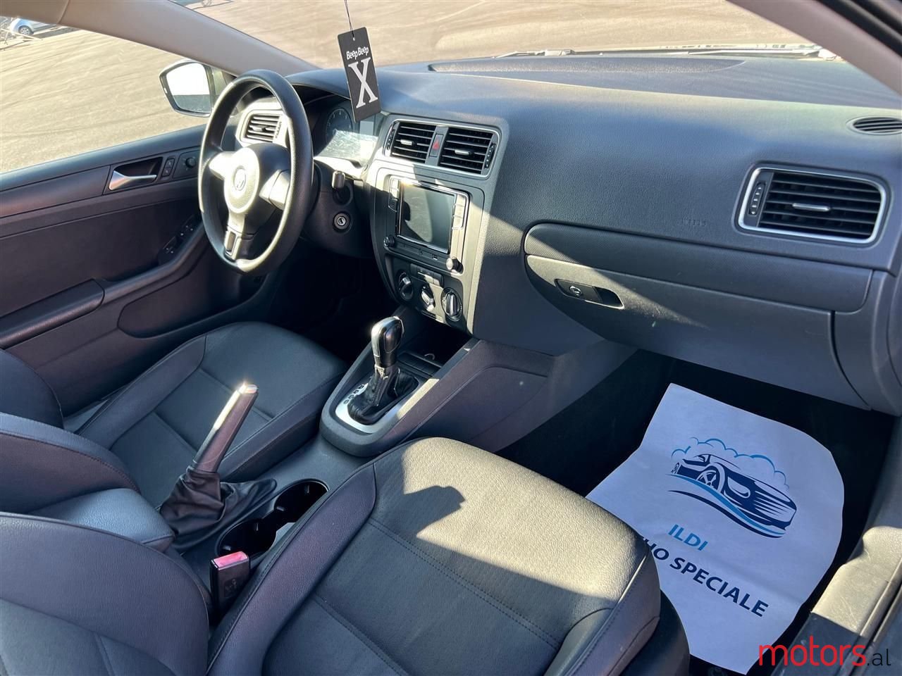 2011' Volkswagen Jetta photo #3