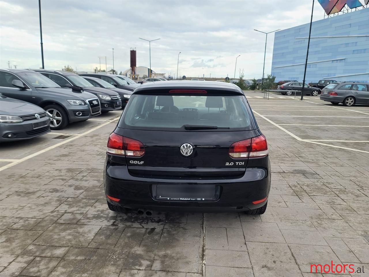 2009' Volkswagen Golf photo #4