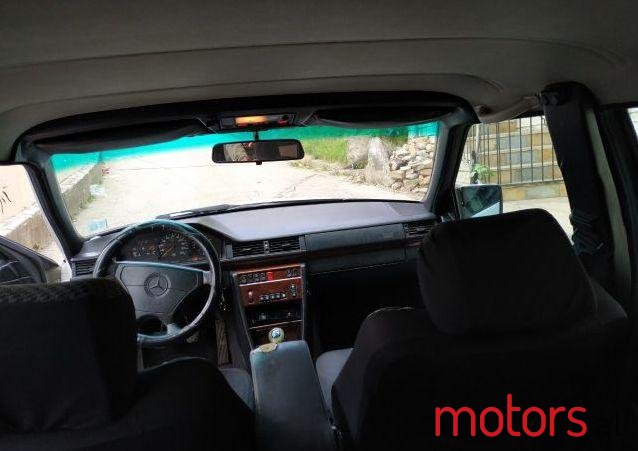 1993' Mercedes-Benz E-Class photo #1