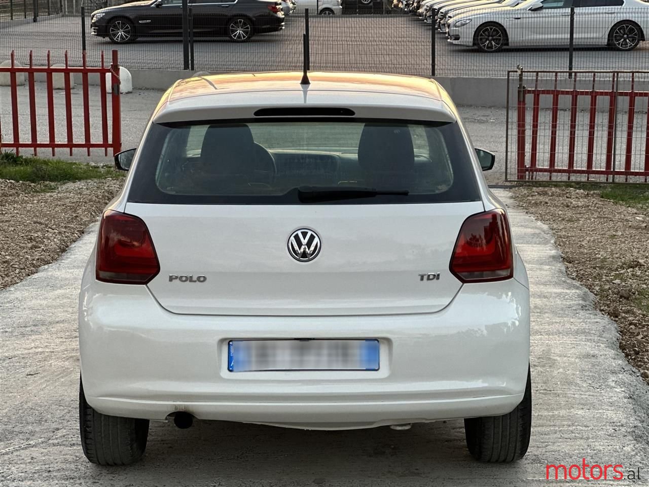 2011' Volkswagen Polo photo #4