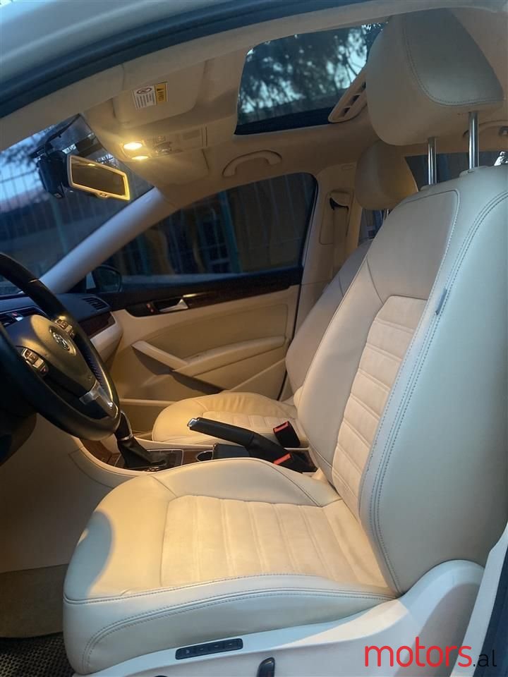 2013' Volkswagen Passat photo #4