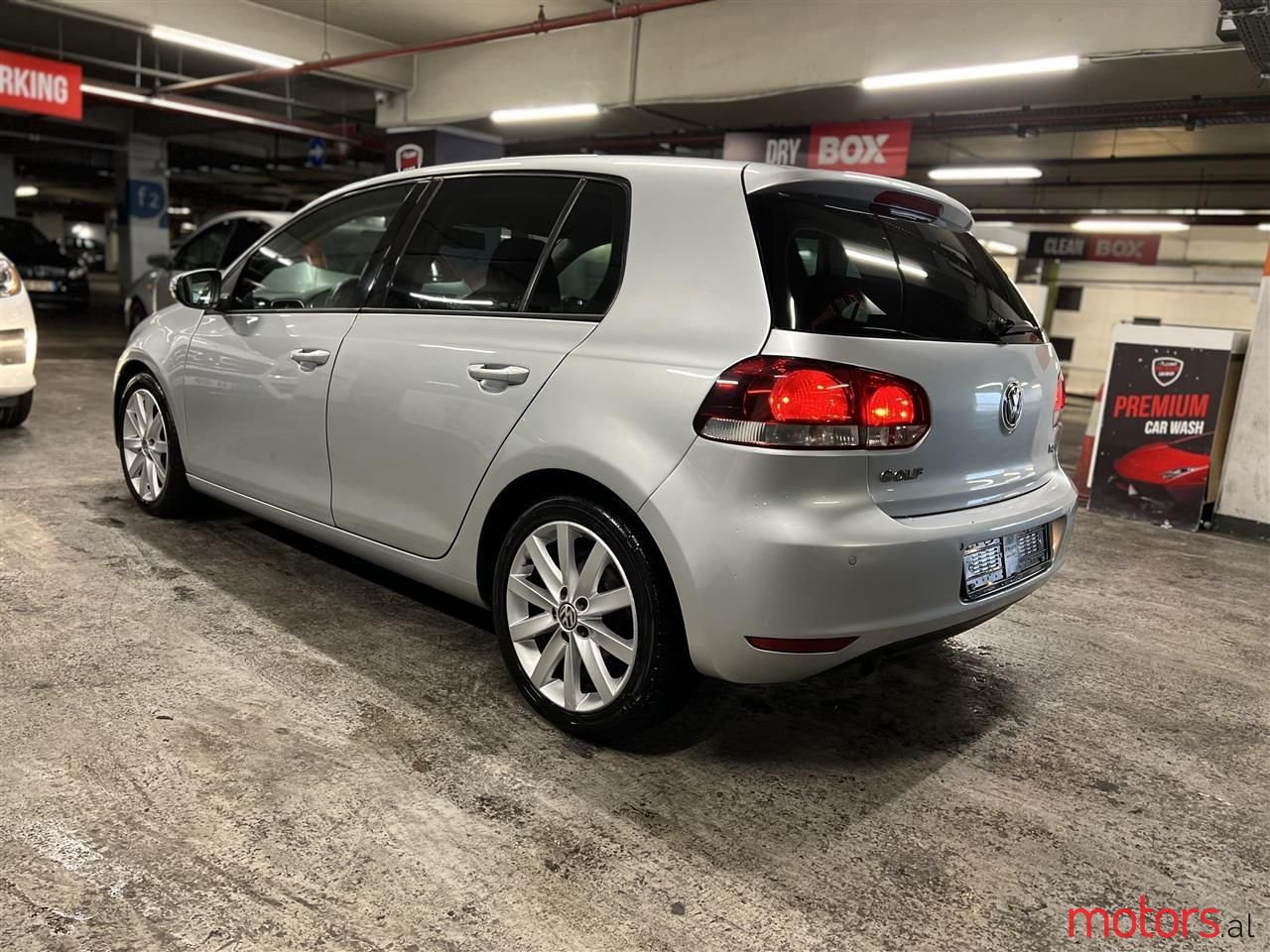 2011' Volkswagen Golf photo #3