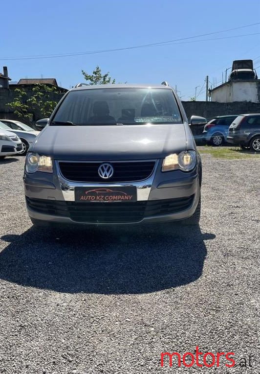 2010' Volkswagen Touran photo #3