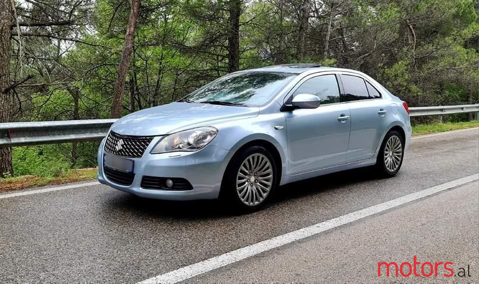 2011' Suzuki Kizashi photo #2