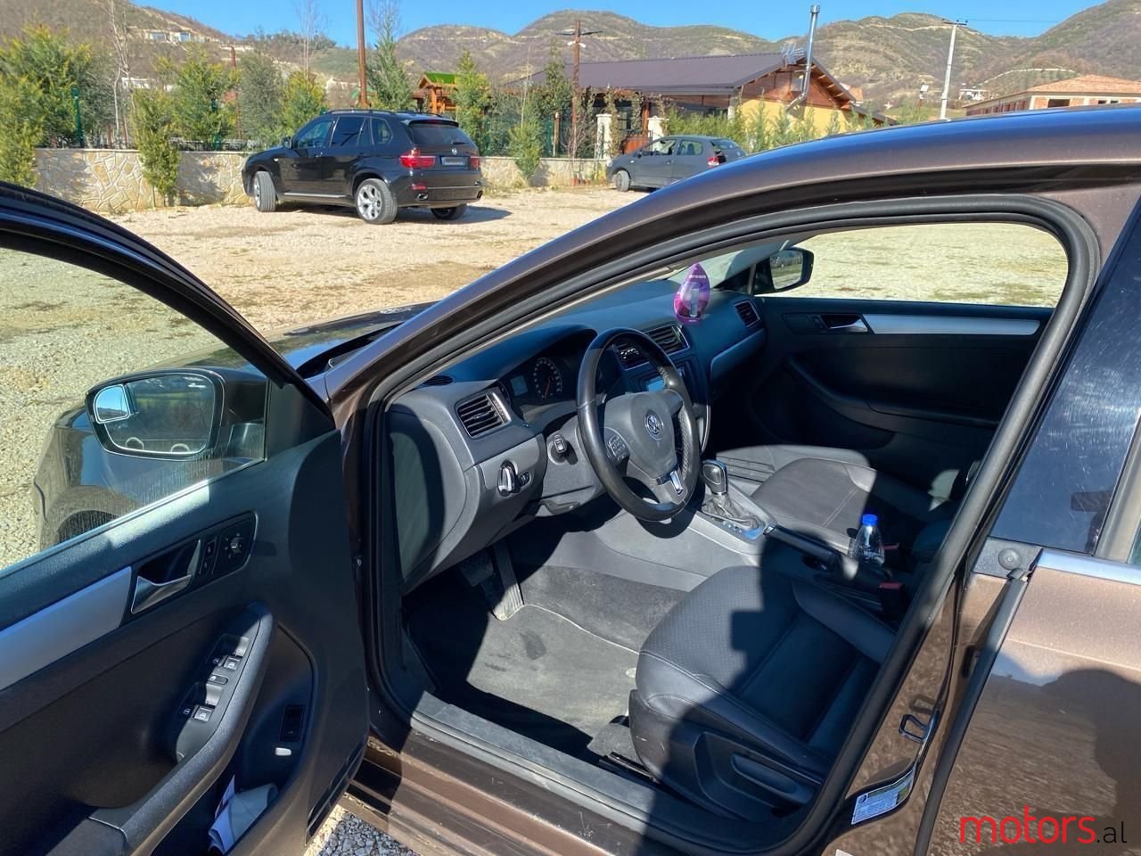 2012' Volkswagen Jetta photo #3