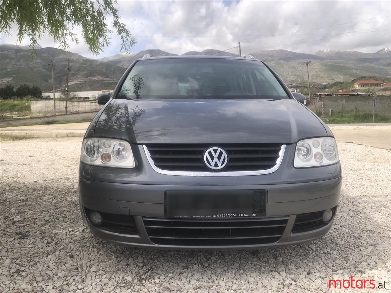 2005' Volkswagen Touran photo #3