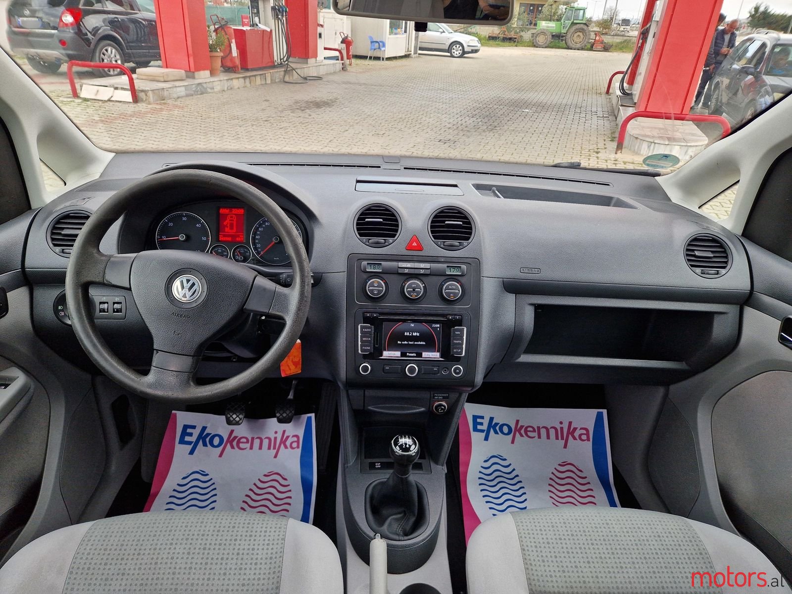 2010' Volkswagen Caddy photo #3