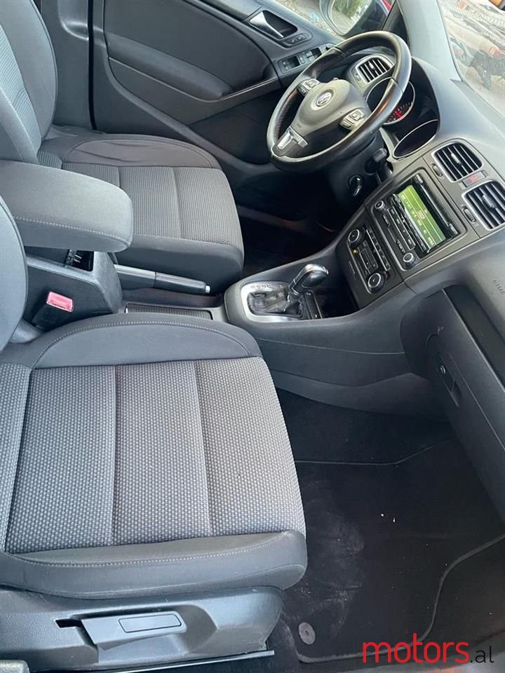 2011' Volkswagen Golf photo #5