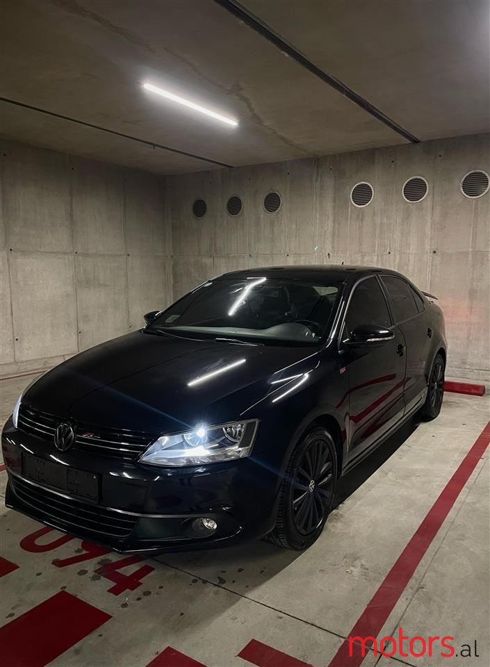 2012' Volkswagen Jetta photo #3