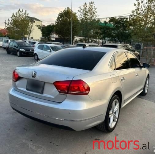 2013' Volkswagen Passat photo #5