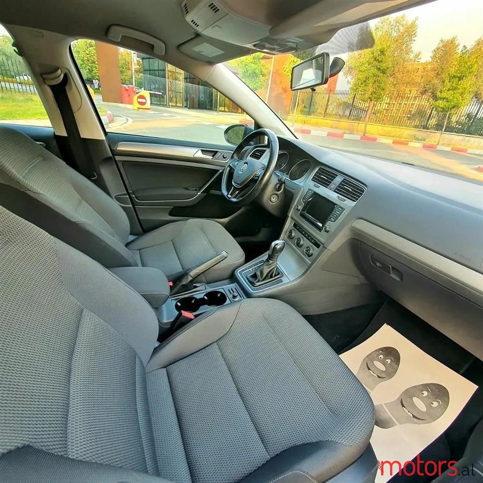 2015' Volkswagen Golf photo #5