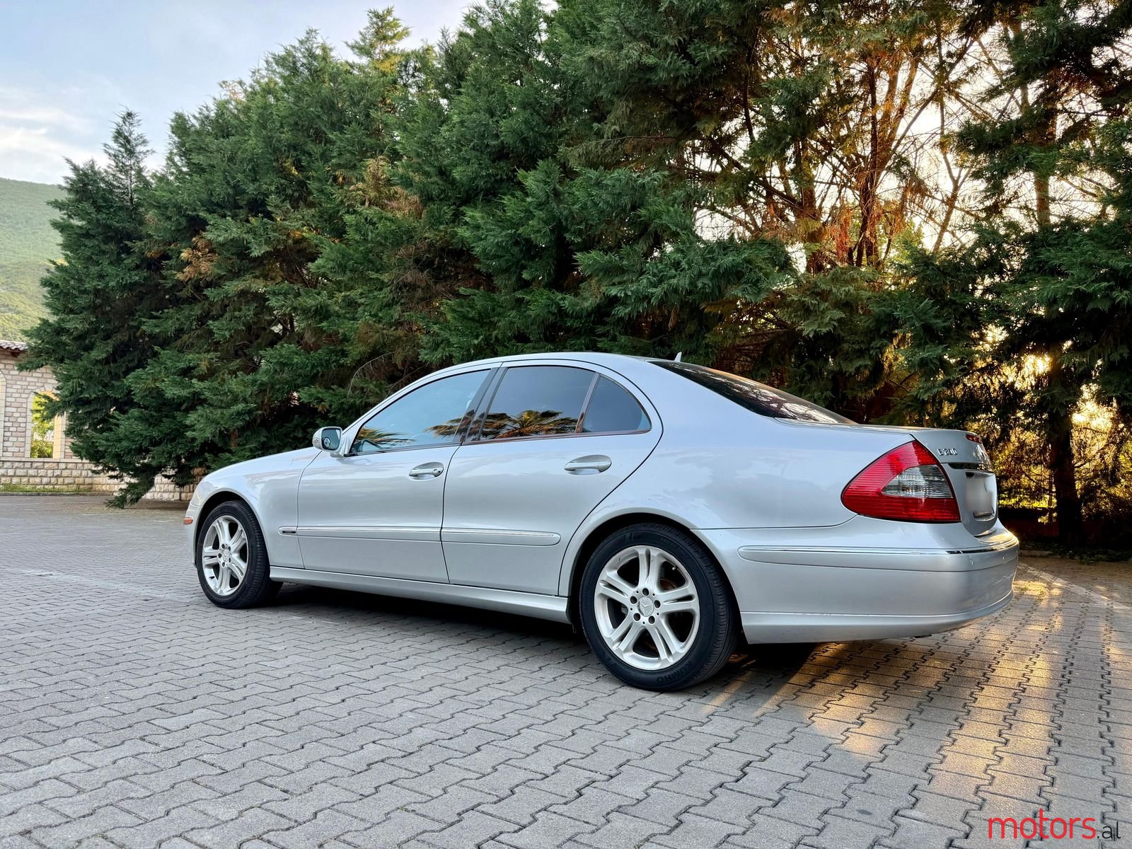 2008' Mercedes-Benz E 200 photo #2