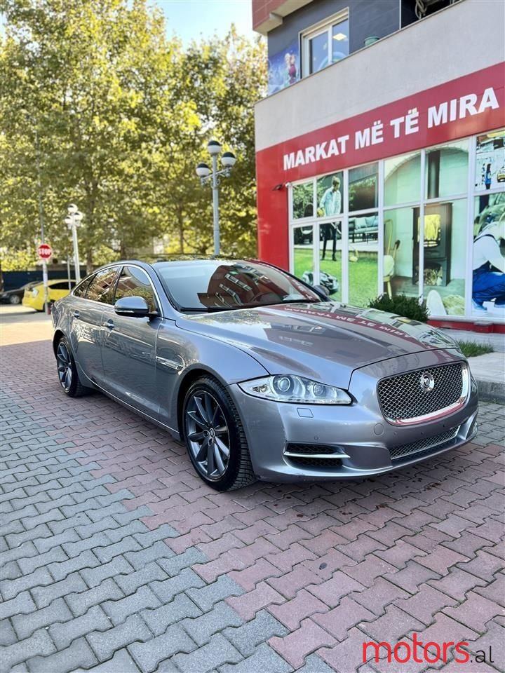 2010' Jaguar XJ photo #3