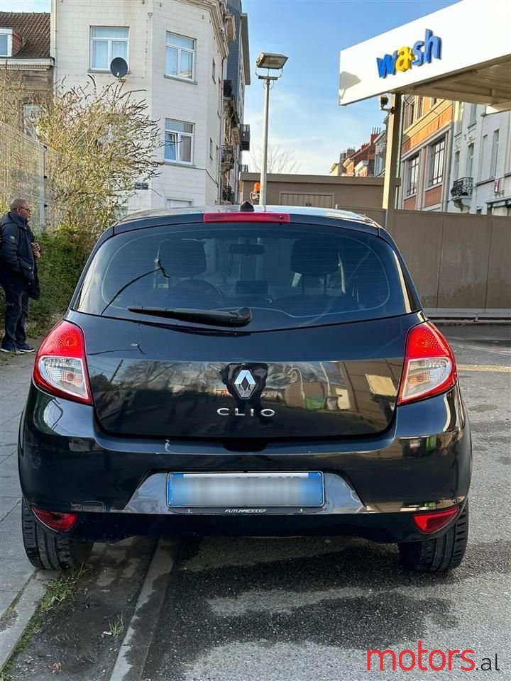 2011' Renault Clio photo #3