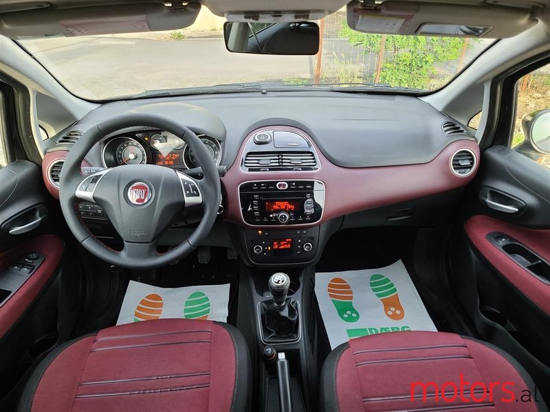 2011' Fiat Punto Evo photo #4