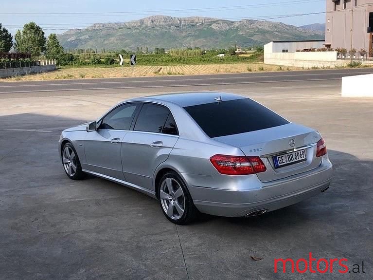 2010' Mercedes-Benz E 220 photo #2